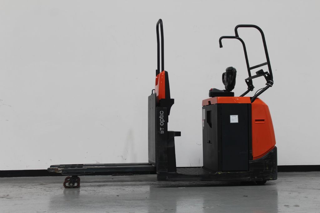 Toyota OSE250 Niederhubkommissionierer loeffler-gabelstapler.de