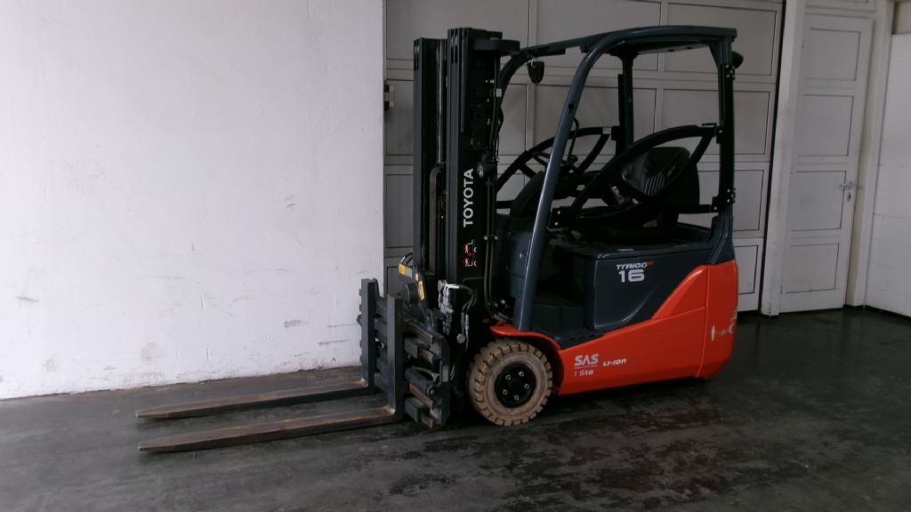 Toyota 8FBEK16T Elektro 3 Rad-Stapler www.foerdertechnik-rietberg.de Toyota 8FBEK16T Elektro 3 Rad-Stapler www.foerdertechnik-rietberg.de