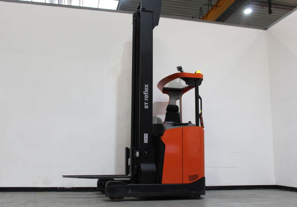 Toyota RRE160HE Schubmaststapler www.heinbockel-gabelstapler.de