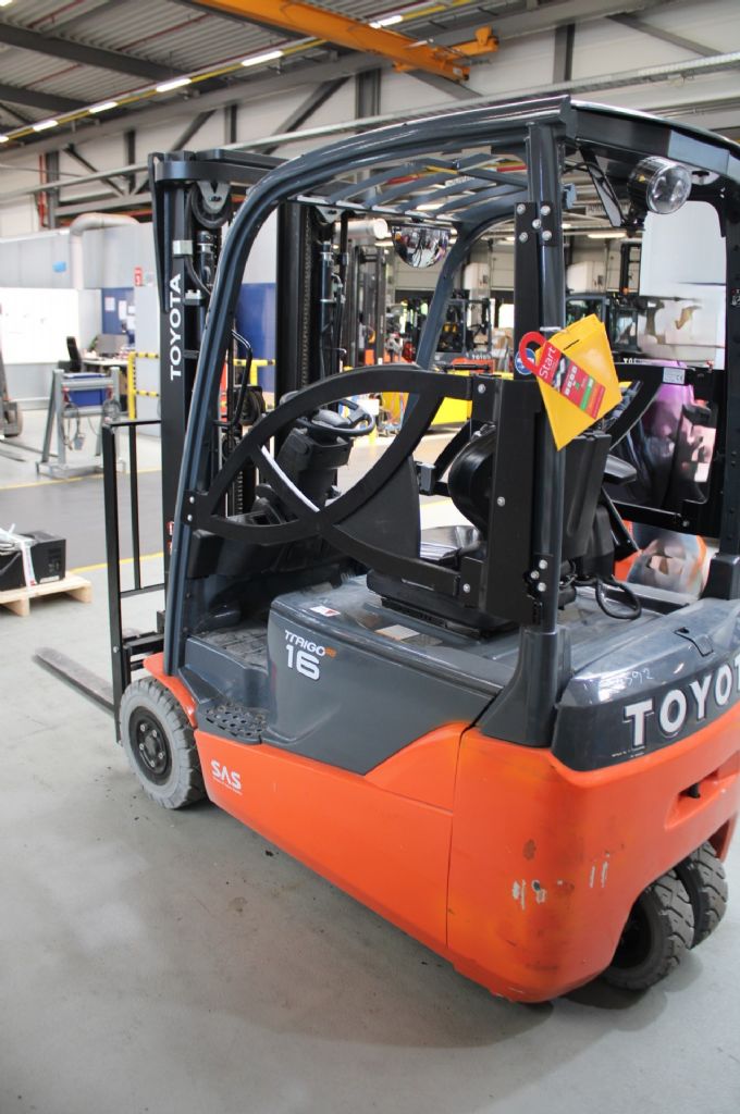 Toyota 8FBE16T Elektro 3 Rad-Stapler gabelstapler-nord.de