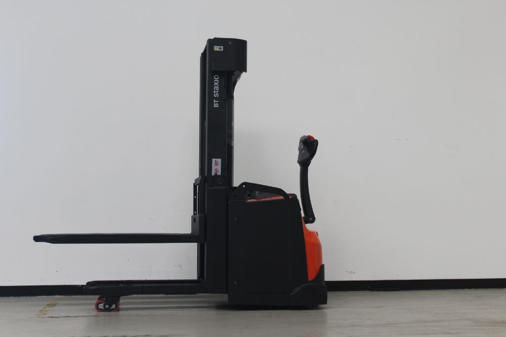 Toyota SWE160L Hochhubwagen loeffler-gabelstapler.de