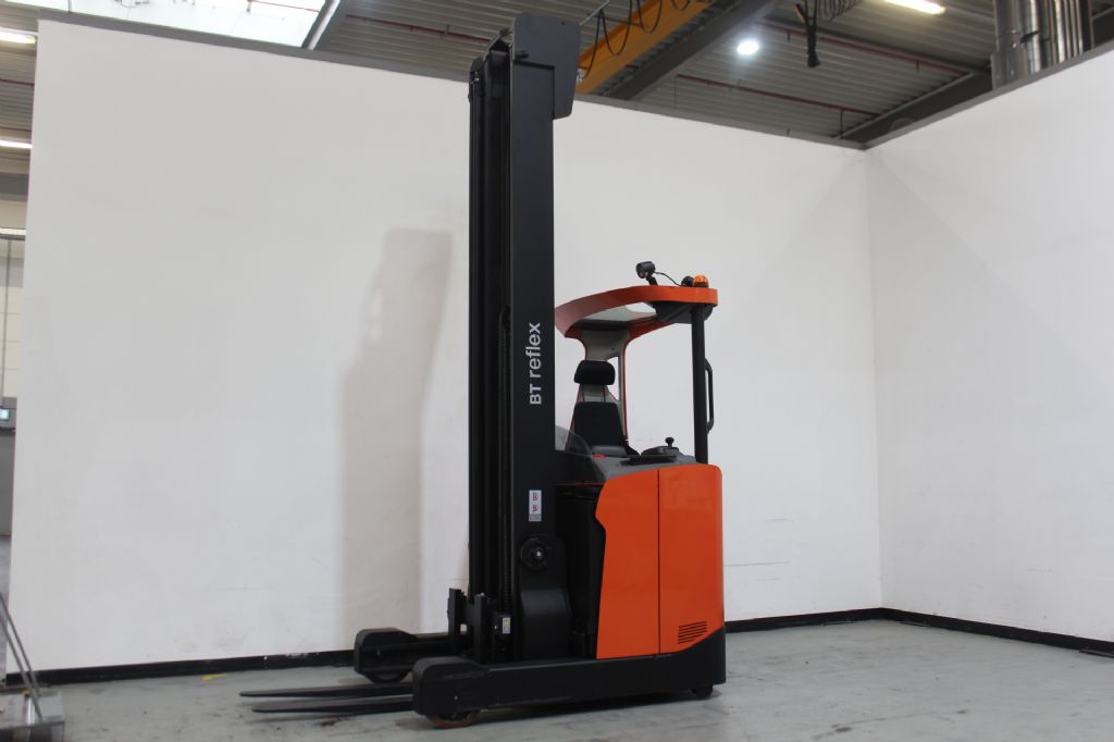 Toyota RRE160HE Schubmaststapler www.foerdertechnik-rietberg.de Toyota RRE160HE Schubmaststapler www.foerdertechnik-rietberg.de