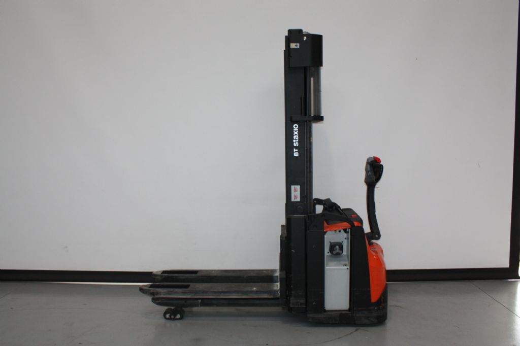 Toyota SWE200L Hochhubwagen www.foerdertechnik-rietberg.de Toyota SWE200L Hochhubwagen www.foerdertechnik-rietberg.de