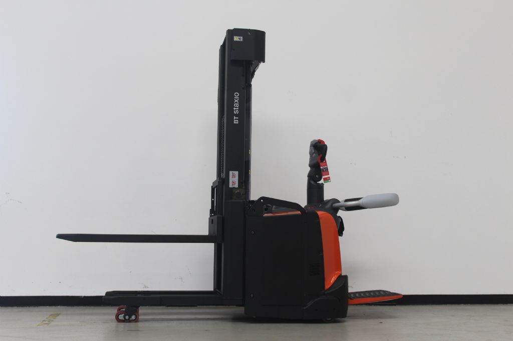 Toyota SPE160L Hochhubwagen loeffler-gabelstapler.de