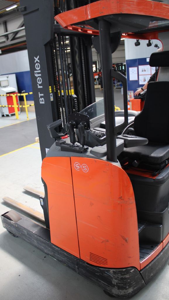 Toyota RRE160HE Schubmaststapler loeffler-gabelstapler.de