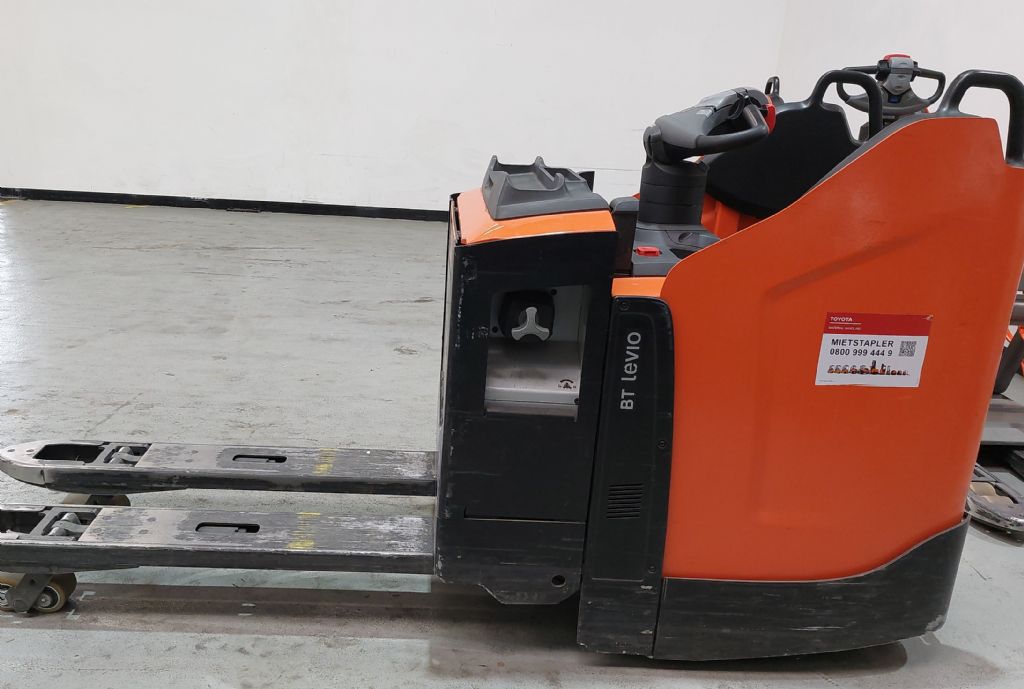 Toyota LPE250 Niederhubwagen www.foerdertechnik-rietberg.de Toyota LPE250 Niederhubwagen www.foerdertechnik-rietberg.de