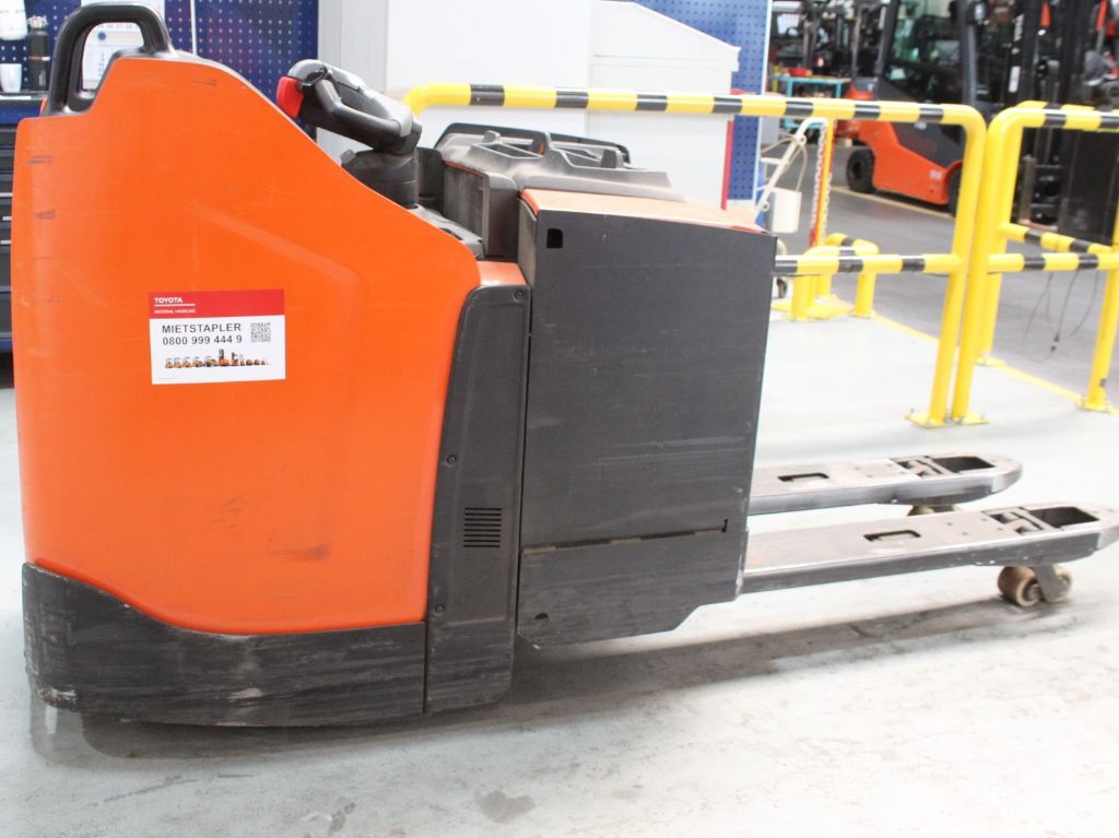 Toyota LPE250 Niederhubwagen www.heinbockel-gabelstapler.de