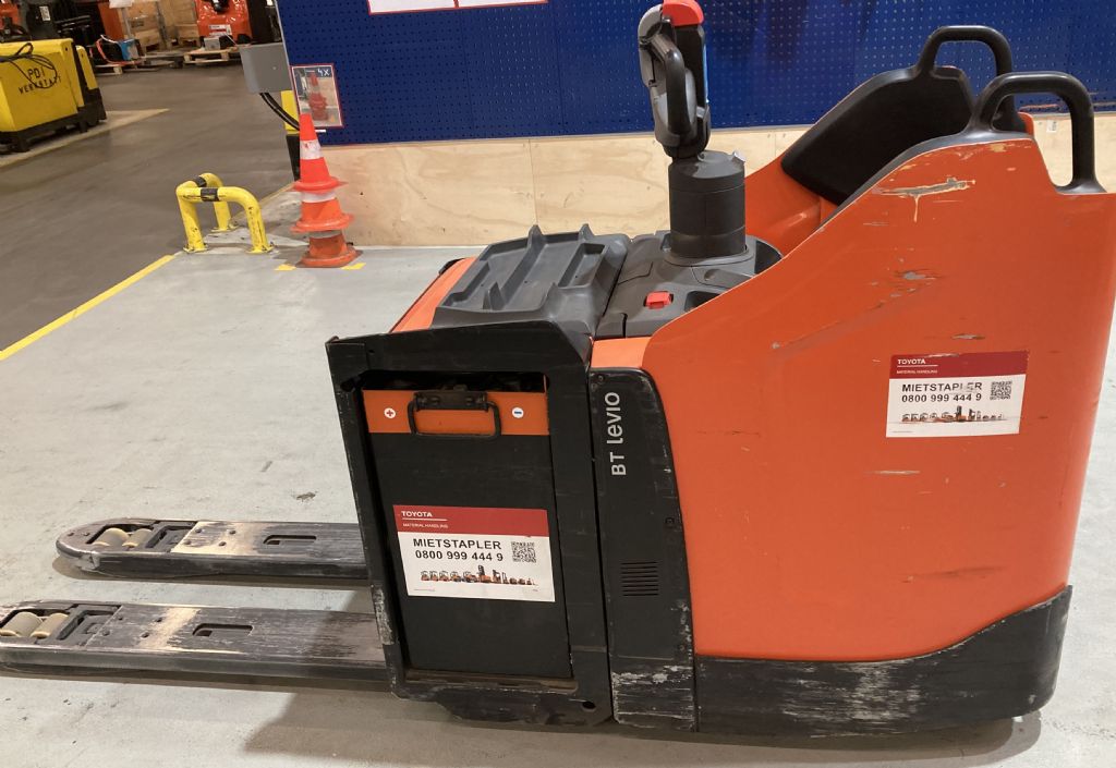 Toyota LPE250 Niederhubwagen www.heinbockel-gabelstapler.de