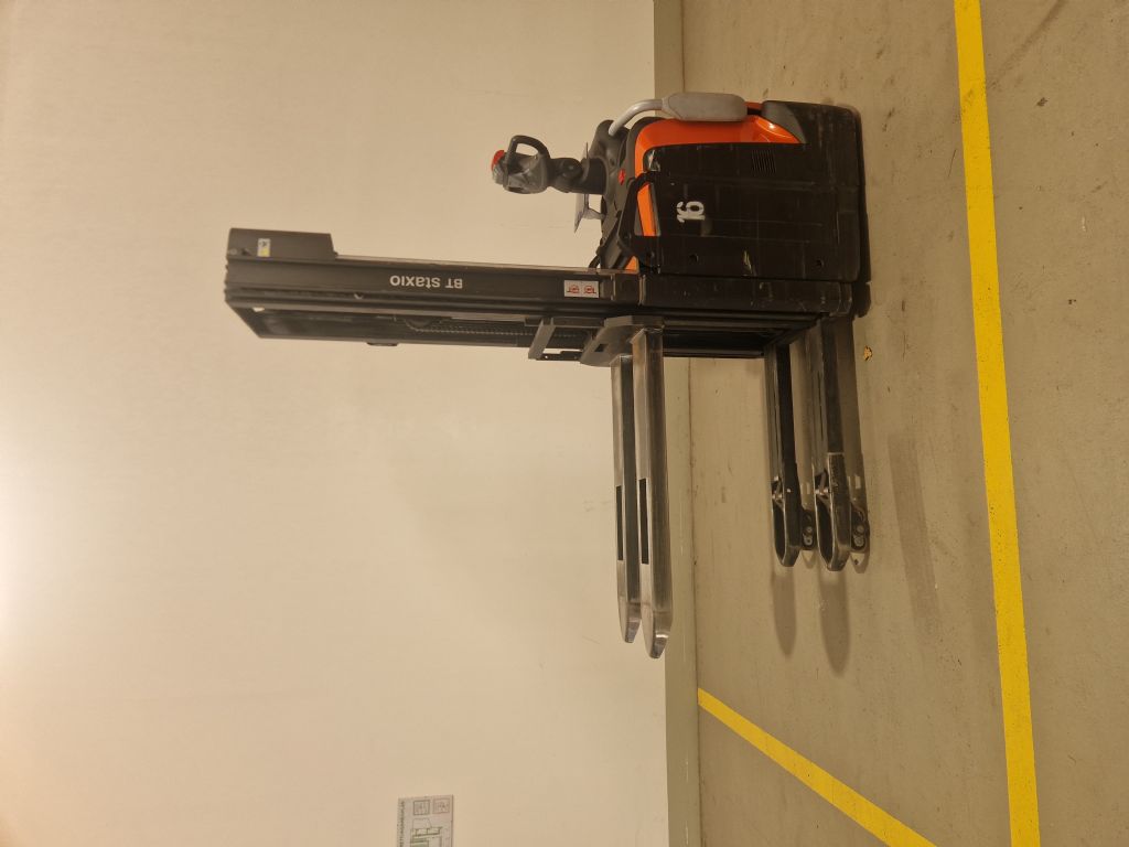 Toyota SPE120L Hochhubwagen www.heinbockel-gabelstapler.de