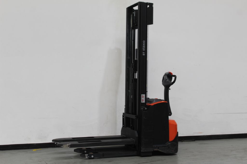 Toyota SWE120 Hochhubwagen loeffler-gabelstapler.de