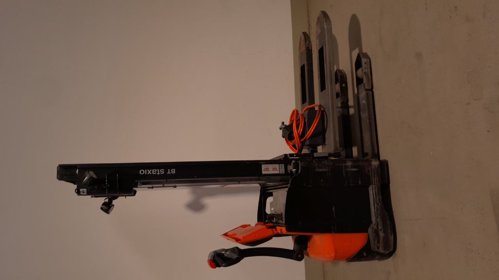 Toyota SWE120 Hochhubwagen loeffler-gabelstapler.de