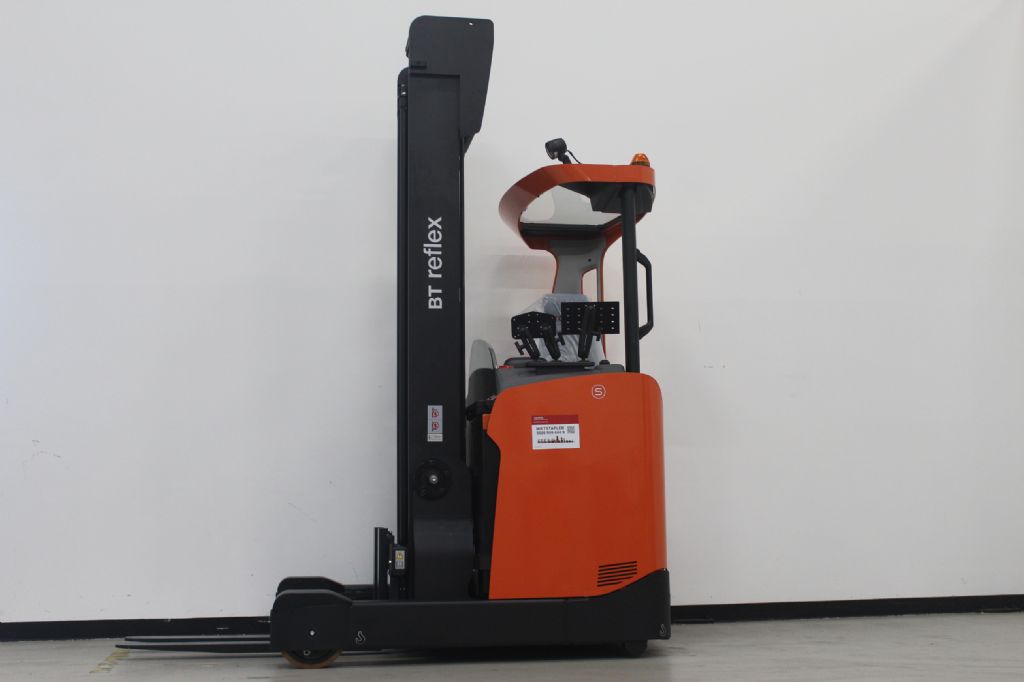 Toyota RRE160H Schubmaststapler www.heinbockel-gabelstapler.de