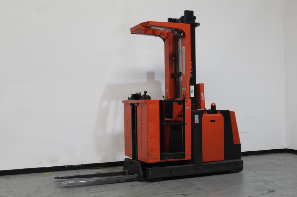 Toyota OME100M Hochhubkommissionierer www.foerdertechnik-rietberg.de Toyota OME100M Hochhubkommissionierer www.foerdertechnik-rietberg.de