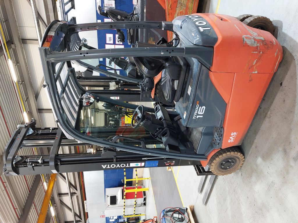 Toyota 8FBEK16T Elektro 3 Rad-Stapler www.foerdertechnik-rietberg.de Toyota 8FBEK16T Elektro 3 Rad-Stapler www.foerdertechnik-rietberg.de