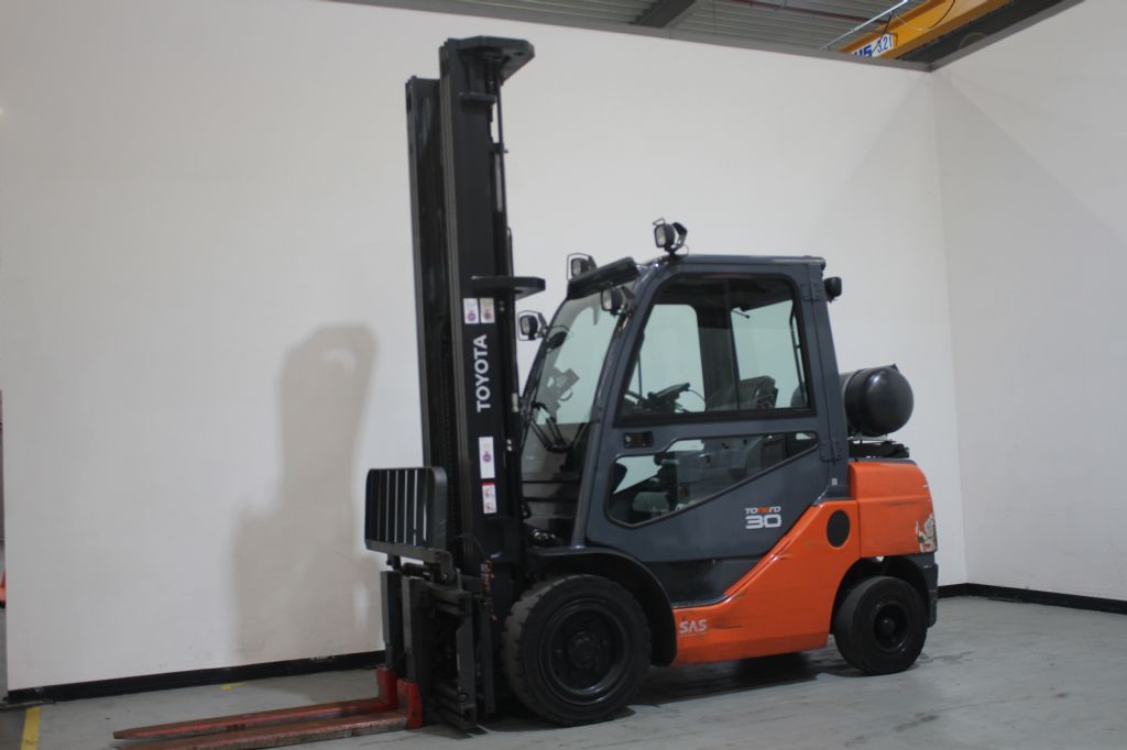 Toyota 02-8FGF30 Treibgasstapler loeffler-gabelstapler.de