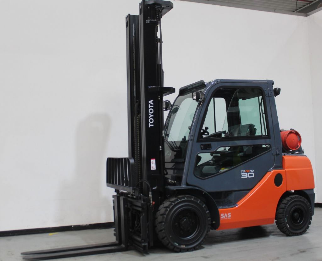 Toyota 02-8FGF30 Treibgasstapler www.foerdertechnik-rietberg.de Toyota 02-8FGF30 Treibgasstapler www.foerdertechnik-rietberg.de