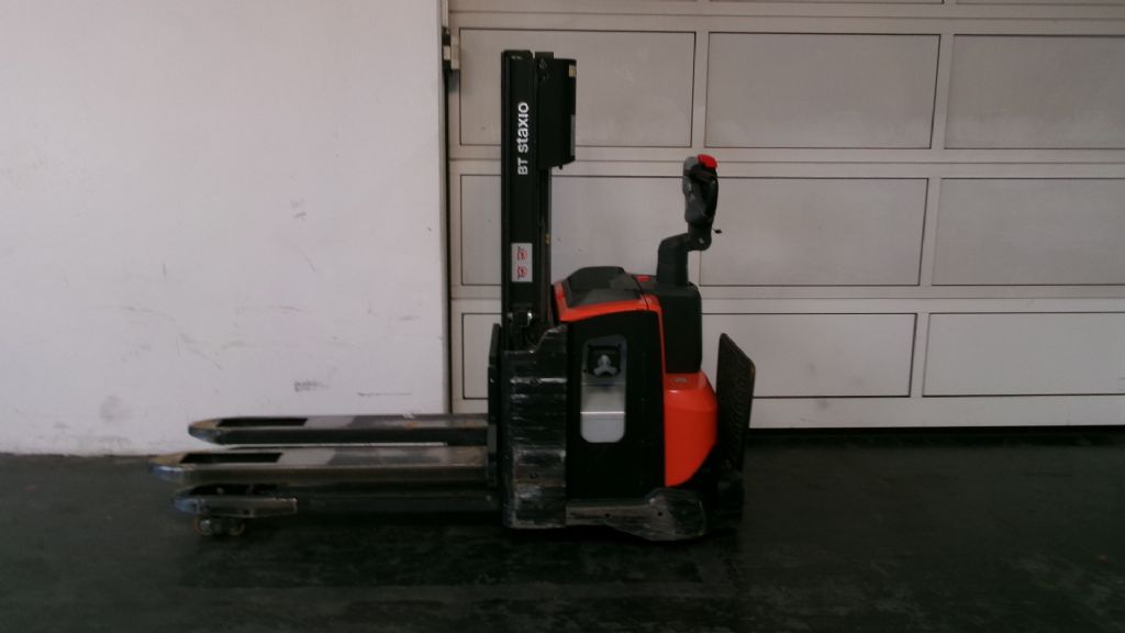 Toyota SWE200D Hochhubwagen www.foerdertechnik-rietberg.de Toyota SWE200D Hochhubwagen www.foerdertechnik-rietberg.de