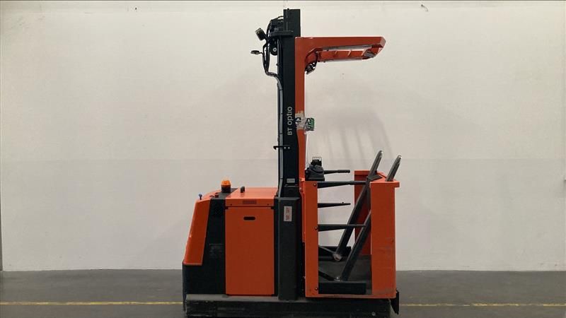 Toyota OME100M Hochhubkommissionierer loeffler-gabelstapler.de