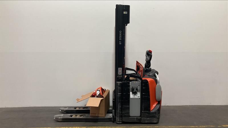 Toyota SPE120L Hochhubwagen www.foerdertechnik-rietberg.de Toyota SPE120L Hochhubwagen www.foerdertechnik-rietberg.de