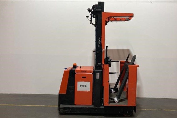 Toyota OME100M Hochhubkommissionierer loeffler-gabelstapler.de