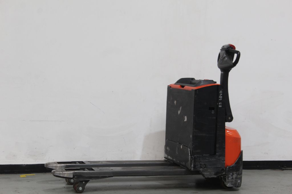 Toyota LWE180 Niederhubwagen loeffler-gabelstapler.de