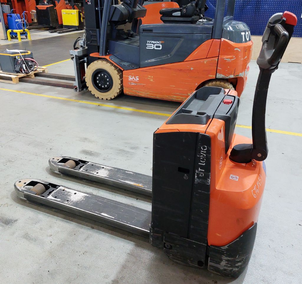 Toyota LWE180 Niederhubwagen loeffler-gabelstapler.de