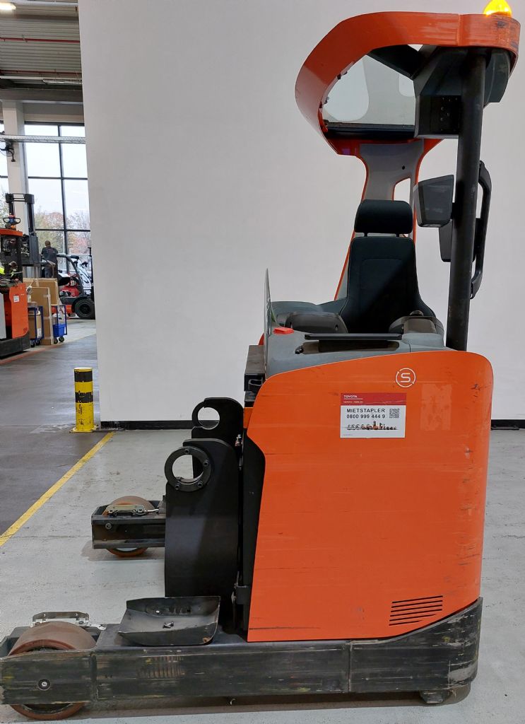 Toyota RRE140H Schubmaststapler www.foerdertechnik-rietberg.de Toyota RRE140H Schubmaststapler www.foerdertechnik-rietberg.de