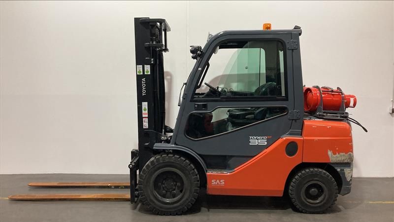 Toyota 06-8FGJ35F Treibgasstapler  www.foerdertechnik-rietberg.de