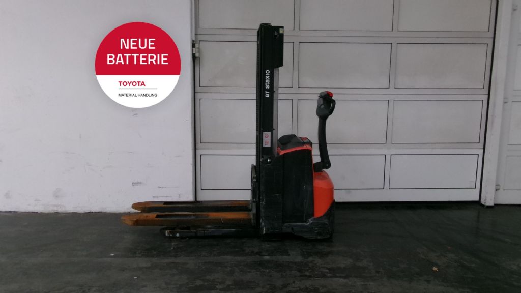 Toyota SWE100 Hochhubwagen www.foerdertechnik-rietberg.de Toyota SWE100 Hochhubwagen www.foerdertechnik-rietberg.de