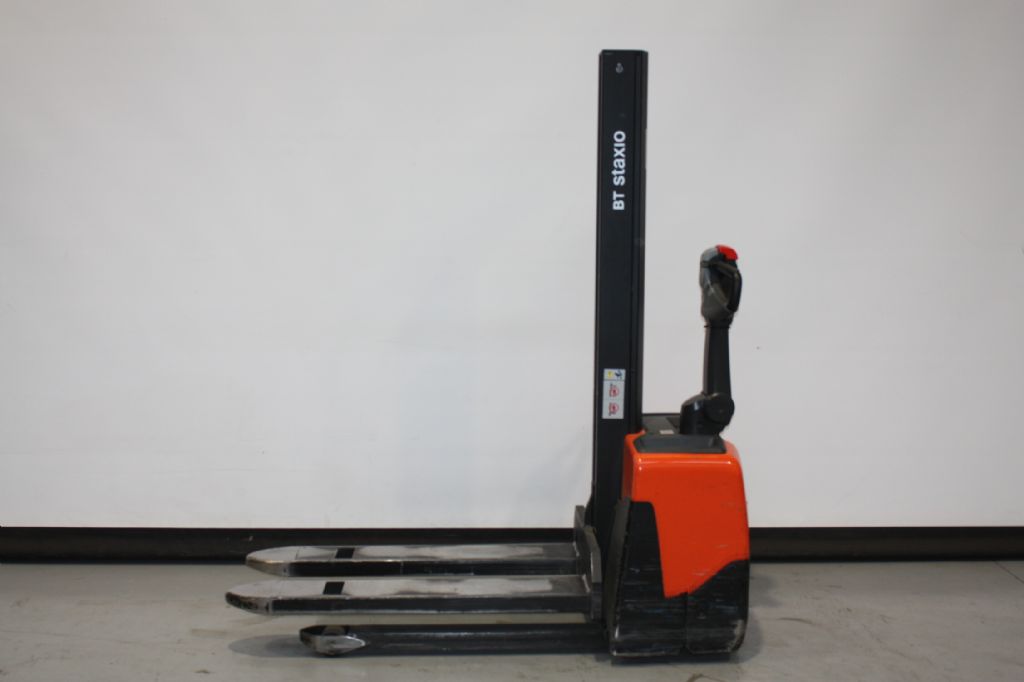 Toyota HWE100 Hochhubwagen loeffler-gabelstapler.de