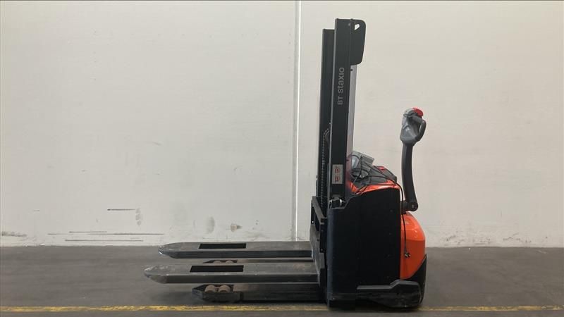 Toyota SWE120 Hochhubwagen loeffler-gabelstapler.de