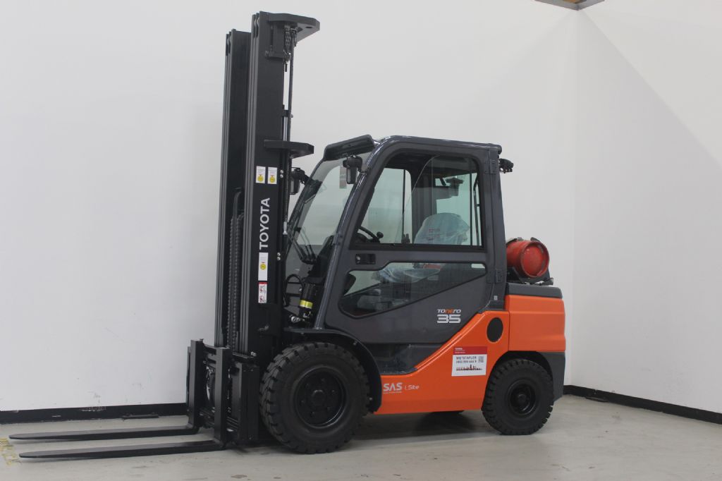 Toyota-02-8FGJF35-Treibgasstapler www.kirchner-gabelstapler.de