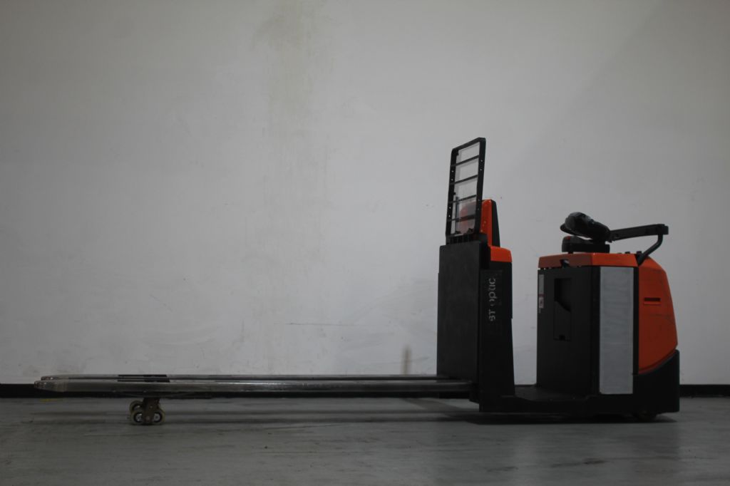 Toyota OSE250 Niederhubkommissionierer loeffler-gabelstapler.de