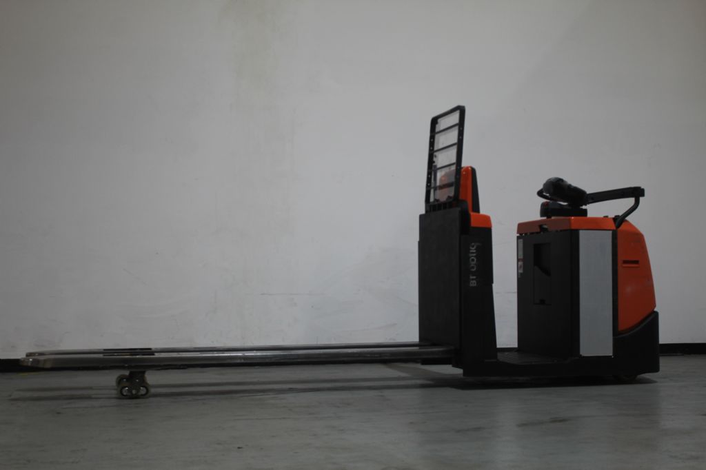 Toyota OSE250 Niederhubkommissionierer loeffler-gabelstapler.de