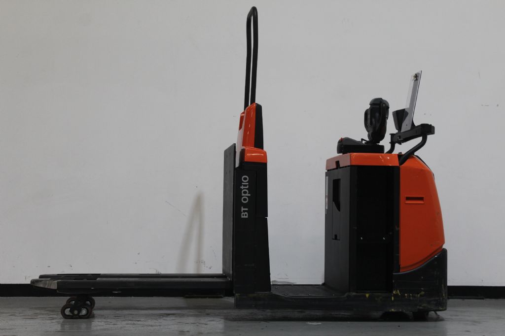 Toyota OSE250 Niederhubkommissionierer loeffler-gabelstapler.de