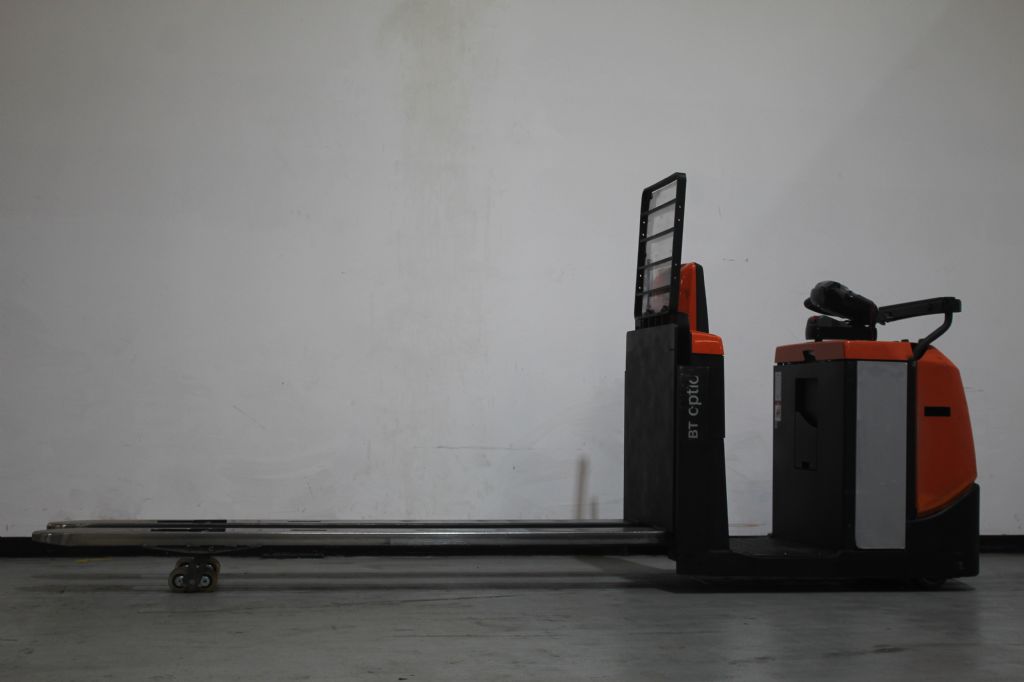 Toyota OSE250 Niederhubkommissionierer loeffler-gabelstapler.de