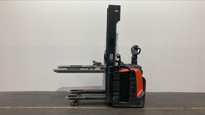 Toyota SPE120L Hochhubwagen www.foerdertechnik-rietberg.de Toyota SPE120L Hochhubwagen www.foerdertechnik-rietberg.de