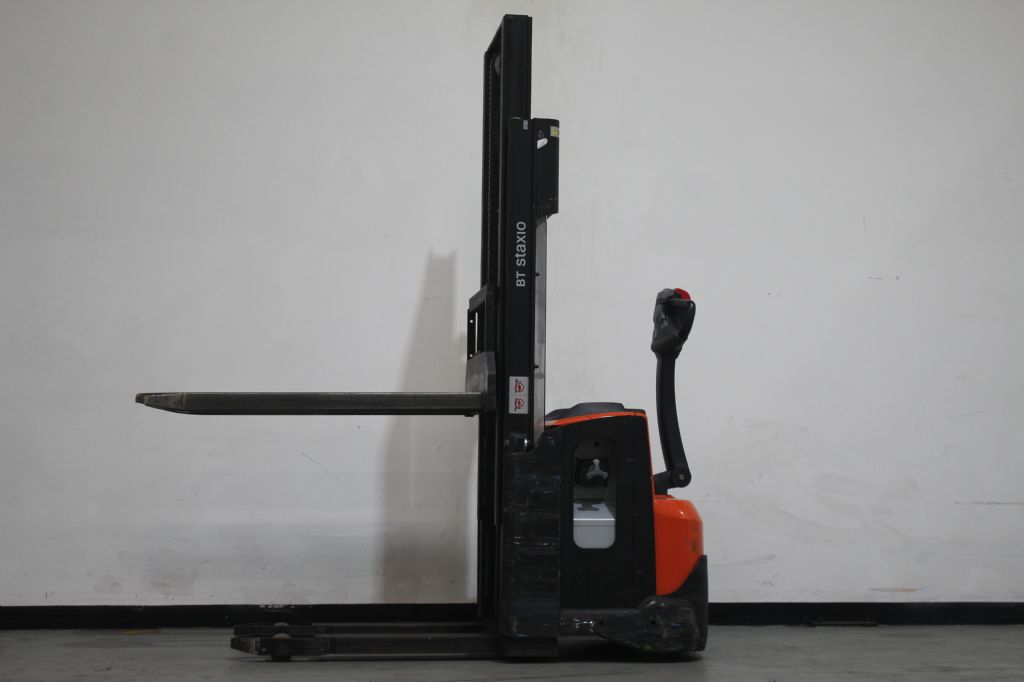 Toyota SWE120 Hochhubwagen loeffler-gabelstapler.de