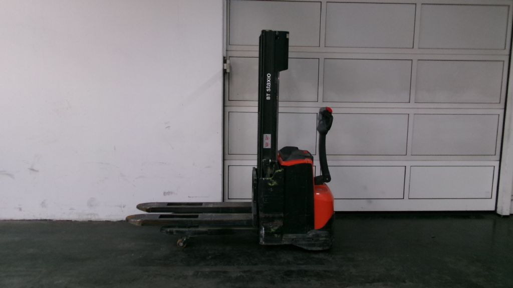 Toyota SWE120L Hochhubwagen www.heinbockel-gabelstapler.de