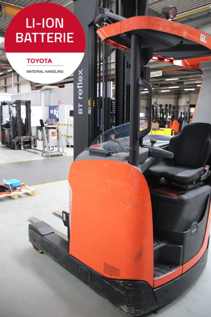 Toyota RRE140H Schubmaststapler loeffler-gabelstapler.de