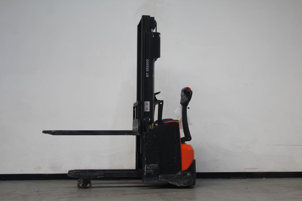 Toyota SWE120L Hochhubwagen www.foerdertechnik-rietberg.de Toyota SWE120L Hochhubwagen www.foerdertechnik-rietberg.de