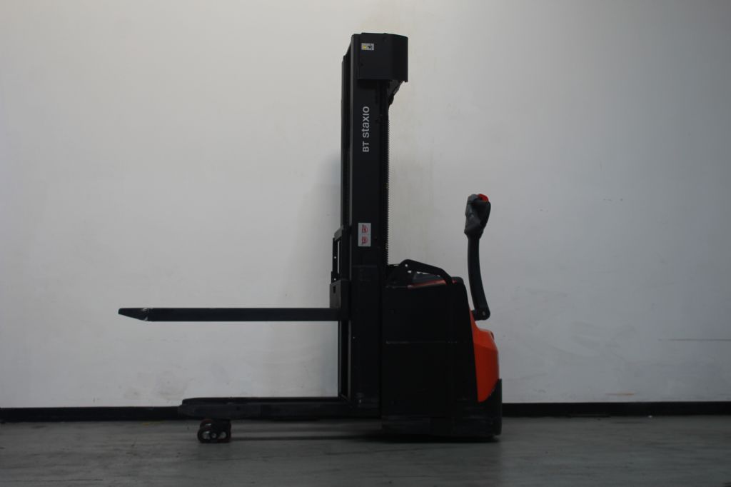 Toyota SWE160L Hochhubwagen loeffler-gabelstapler.de