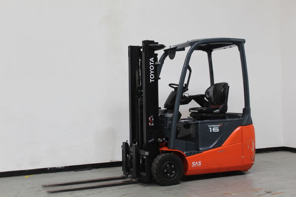 Toyota 8FBEK16T Elektro 3 Rad-Stapler www.foerdertechnik-rietberg.de Toyota 8FBEK16T Elektro 3 Rad-Stapler www.foerdertechnik-rietberg.de