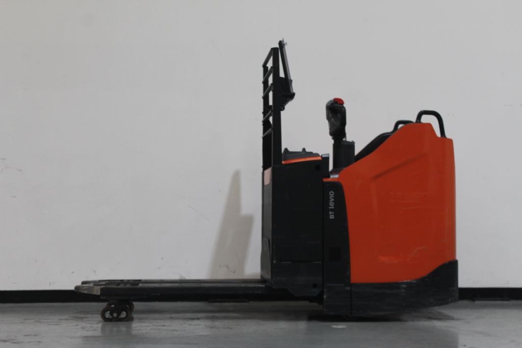 Toyota LPE200 Niederhubwagen www.foerdertechnik-rietberg.de Toyota LPE200 Niederhubwagen www.foerdertechnik-rietberg.de