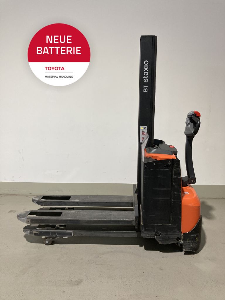 Toyota SWE080L Hochhubwagen www.foerdertechnik-rietberg.de Toyota SWE080L Hochhubwagen www.foerdertechnik-rietberg.de