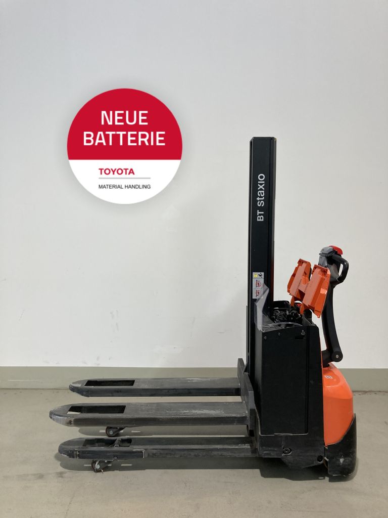 Toyota SWE080L Hochhubwagen www.foerdertechnik-rietberg.de Toyota SWE080L Hochhubwagen www.foerdertechnik-rietberg.de