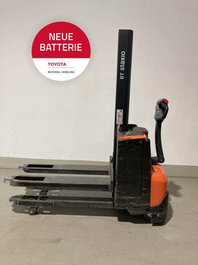 Toyota SWE080L Hochhubwagen www.foerdertechnik-rietberg.de Toyota SWE080L Hochhubwagen www.foerdertechnik-rietberg.de