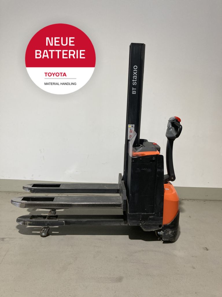 Toyota SWE080L Hochhubwagen www.foerdertechnik-rietberg.de Toyota SWE080L Hochhubwagen www.foerdertechnik-rietberg.de