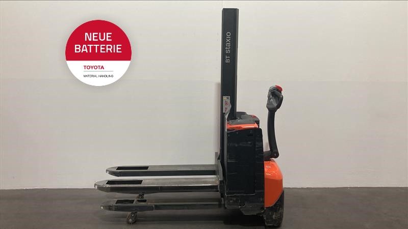 Toyota SWE080L Hochhubwagen www.foerdertechnik-rietberg.de Toyota SWE080L Hochhubwagen www.foerdertechnik-rietberg.de