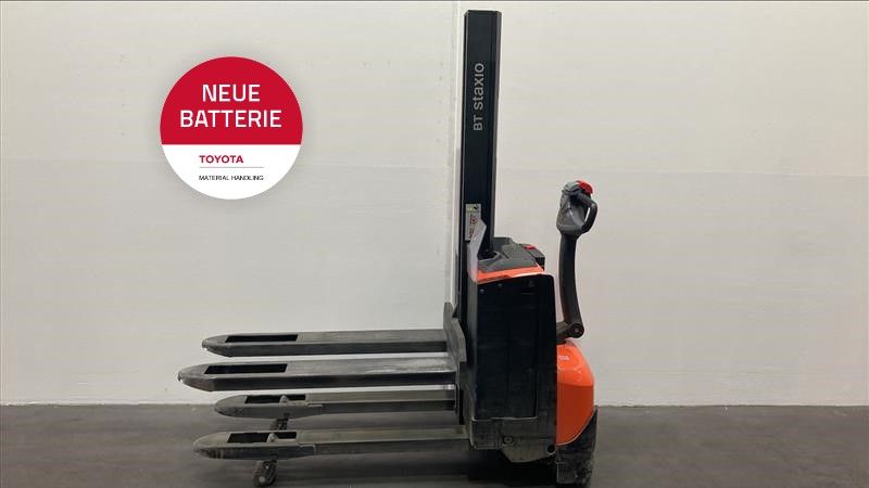 Toyota SWE080L Hochhubwagen www.foerdertechnik-rietberg.de Toyota SWE080L Hochhubwagen www.foerdertechnik-rietberg.de